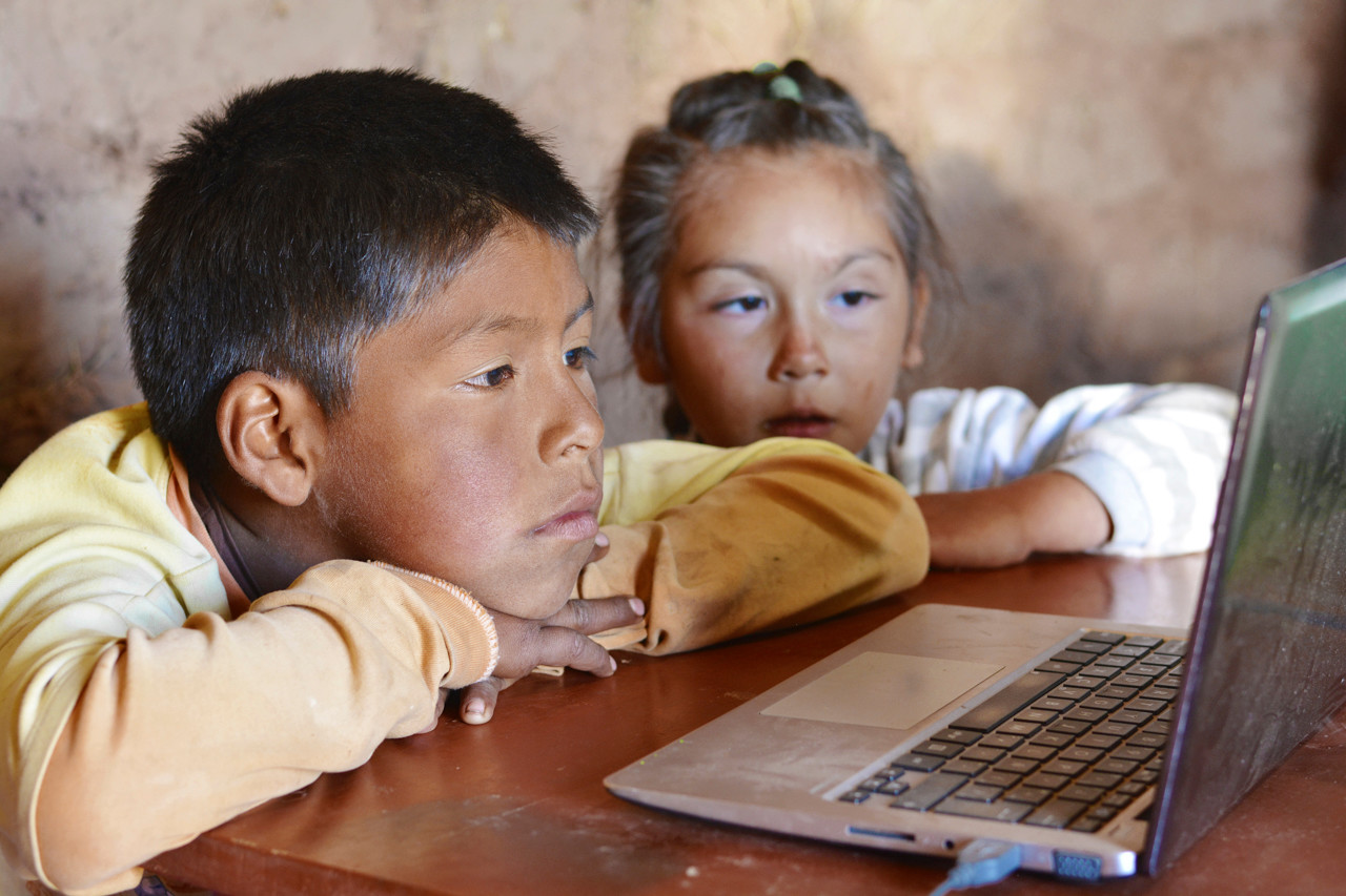 Impulso a la digitalización en Perú gracias a Telefónica y CAF